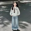 Conjunto de Dos Piezas para Niñas de Edad Media y Grande con Sentido del Diseño, Sudadera de Dos Piezas Falsas, Jeans Dulces con Lazo, Nuevo Estilo Primavera y Otoño