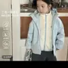 Chaqueta Gruesa Nueva a Prueba de Tres Elementos para Niñas Otoño e Invierno 2025 Estilo Occidental Chaqueta Infantil con Capucha Algodón Cálido
