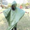 Fabricantes PE impermeable de primeros auxilios para exteriores portátil desechable grueso aislamiento viento frío poncho para senderismo spot