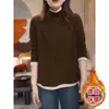 Camiseta de manga larga fina y versátil de cuello alto, terciopelo de doble cara, cálida, estilo falso dos piezas para mujer en Otoño e Invierno, nueva ropa de mujer de color contrastante