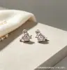 Novos Brincos Stud Coração Rosa com Zircônia Flecha Atravessando Coração Moda Luxo Leve Sensação de Alto Padrão Design de Nicho Doce Cool
