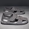 Sandálias de Malha Novas para Homens Primavera 2026, Sapatos de Praia Masculinos da Moda, Sola Macia, Bico Fechado, Calçados Slip-On Respiráveis para Homens
