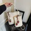 Bolsa Saco Versátil de Alta Qualidade Transfronteiriça para Mulheres 2026 Nova Bolsa de Ombro Transversal Elegante de Grande Capacidade para Trabalho e Deslocamento