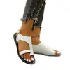 Sandalias casuales de verano para mujer, nuevo estilo, con una tira, estilo romano slip-on de tacón plano, estilo europeo y americano, para mujer, transfronterizo del Sudeste Asiático.