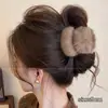 Pinza para el pelo de felpa de tamaño mediano para cabello fino, nuevo estilo 2026, accesorio de alta gama para el cabello para mujer, pinza para el pelo para la parte posterior de la cabeza