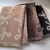 Cachecol de Pescoço Quente de Inverno Jacquard Dupla Face com Laço, Estilo Ins da Moda para Mulheres, Novo Xale Versátil com Sensação Atmosférica