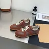 Sapatos de treino alemães planos de balé retrô versáteis modernos super macios para mulheres 2026 novo estilo tênis casuais que emagrecem e aumentam a altura