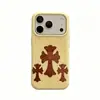 Funda de teléfono con diseño cruzado de estampado de leopardo con lunares color amarillo lechoso estilo ins, adecuada para iPhone 18 Pro Max, también disponible para 17 Pro Max y 16 Pro