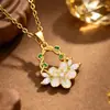 Collar con Colgante de Corazón Flor Redondo Chapado en Cobre Oro Real Super Brillante Full Diamond para Mujer Moda Lujo Ligero Estilo Frío Venta Directa de Fábrica