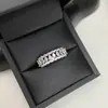 Anel de Diamante de Alto Carbono com Borda de Renda Estilo Versa Port para Mulheres Espessura 18K Ouro Branco Moda Nicho Super Fada Anel Versátil