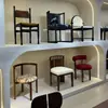 Mesa y Sillas de Comedor Populares Estilo Mid-Century Alemán 2026, Sillas de Comedor Francesas Retro de Madera Maciza, Alto Diseño para el Hogar Estilo Japonés
