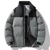 Chamarra de Plumón para Hombre 2026 Invierno con Cuello Alto, Bloques de Color, Cálida y Moderna, Abrigo Versátil para Estudiantes, Tendencia de Moda Masculina