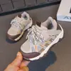 Zapatos retro de senderismo para niños, modelo nuevo 2026, zapatillas versátiles de suela blanda para deportes al aire libre, zapatos estilo coreano Forrest Gump para niñas, antideslizantes