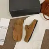 Versão em couro~Mules femininas de sola grossa, que aumentam a altura, estilo Birkenstock, para uso externo, com biqueira fechada, novos sapatos de porco com separador de dedos
