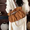 Bolso de mano de ante para mujer, de un solo hombro, moda, simple, de terciopelo, gran capacidad, exquisito, bolso retro de otoño, nuevo estilo coreano, bolso de axila 2026