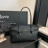 Bolsa Feminina Minimalista de Alto Acabamento de Nicho Nova Tendência Moda Primavera 2026 Bolsa de Ombro Bolsinha Casual Bolsa Tote