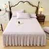 Falda de cama de una sola pieza de algodón cepillado estilo coreano, estilo simple, color sólido, universal para todas las estaciones, amigable con la piel, algodón puro, cubierta de cama antideslizante, juego de tres piezas
