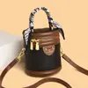 Bolso Pequeño Redondo de Barril Color Block Retro Transfronterizo Nuevo Bolso de Mano con Pañuelo de Seda para Mujer Bolso Pequeño de Cubo Exquisito para Hombro Cruzado