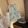 Bolsa de lona de manzana dulce y femenina para mujer, nuevo modelo de verano 2026, alto valor estético, bolso de mano casual de moda
