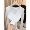 Blusa de Manga Longa de Outono com Decote V Camisa Base Feminina Slim-Fit Versátil Temperamento Camada Interna Roupa Externa Botão Estiloso Camiseta Emagrecedora
