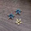 Nuevo Estilo Goteo de Aceite Flor de Múltiples Pétalos de Agujero Único Centro para Manualidades Accesorios de Joyería Colgantes Pequeños Materiales para Colgantes de Aretes Venta al por Mayor