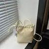 Bolsa balde de poá estilo coreano para mulheres, bolsa de ombro casual fashion e moderna, bolsa transversal doce, compacta e leve para mulheres