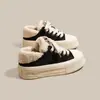 2026 Inverno Novo Estilo Nicho Design Quente Duas Formas Tênis de Placa Feminino Mais Veludo Mais Grosso Casual Esportivo Sapatos Brancos Feminino