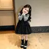 Adorável conjunto de outono para meninas 2026 novo modelo, elegante blusa de manga comprida estilo coreano e vestido com colete de bolinhas para crianças e bebês