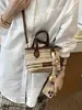 Bolso Cruzado de Mano para Playa de Ocio Vacacional Transfronterizo para Mujer Verano 2026 Nuevo Bolso Tejido de Paja Bolso de Hombro Tipo Cubo