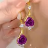 Nuevos Pendientes de Rosa Incrustados de Diamantes de Lujo Ligero para Mujer, Colgantes de Rosa de Moda y Gama Alta, Pendientes de Gota de Agua Exquisitos y Atmosféricos