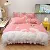 Juego de Cuatro Piezas Bordado con Apliques de Corazón Cepillado, Ropa de Cama Femenina Suave y Amigable con la Piel, Juego con Atmósfera de Otoño-Invierno