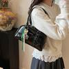 Bolsa de mão feminina de alta qualidade, nova moda popular de 2025, bolsa de travesseiro, grande capacidade, bolsa de ombro para viajante, bolsa axilar