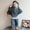 Conjunto Otoñal Estilo Coreano para Niñas 26 Modelo Nuevo, Súper Lindo Casual Chaqueta con Capucha a Rayas y Pantalones para Niñas Pequeñas