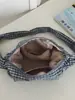 Bolso cruzado de estilo coreano con tonos cálidos color caramelo y volantes para estudiantes universitarias con un toque artístico, para ir de compras, salir y hacer picnics