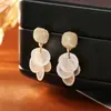 Pendientes de Borlas de Concha Estilo Resort, Moda de Alta Gama, Lujo Ligero, Pendientes de Temperamento Casual para Mujer, Pendientes Versátiles para Rostros Cuadrados y Redondos