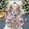 Vestido Feminino Estilo Resort à Beira-Mar com Estampa, Mangas Bufantes para o Outono, Gola Cruzada com Cinto, Saia Midi Emagrecedora e Bonita