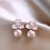 Pendientes de Flor Perla Chapados en Oro Real Estilo Retro Francés Elegantes Pendientes de Lujo Accesible Diseño de Nicho Pendientes de Gama Alta para Mujer
