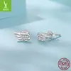 Nuevos aretes pequeños alados de plata de ley s925 de Yinziyun, adecuados para el uso diario, con un diseño exquisito y significativo, aretes al por mayor