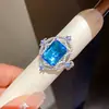 Anel Aberto Quadrado de Zircônia Estilo Corte, Luxo Leve, Sensação de Alto Padrão, Design de Nicho, Joias Versáteis Retrô para Atacado