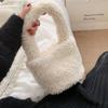 Bolso pequeño y esponjoso de invierno para mujer, nuevo bolso esponjoso de moda de 2021, bolso tipo cubo portátil de estilo occidental.