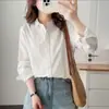 Moda Otoño 2026: Camisa de Color Caramelo con Cuello Puntiagudo Oculto, Sencilla y Artística, Top Cardigan Casual para Mujer