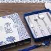 Conjunto de Talheres (Faca, Garfo, Colher e Hashi) em Porcelana Azul e Branca, Presente Especial Estilo Chinês, Presente para Reuniões de Negócios para Estrangeiros no Exterior