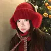 Chapéu de Lã Colorido de Pelúcia Tricotado Estilo Coreano com Tiras para Mulheres, Chapéu de Lã Vermelho de Inverno Novo Ano Espessado Quente Protetor de Orelha