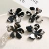 Flor de tinta en blanco y negro con pétalos en forma de floración, accesorios de acrílico para bricolaje, pendientes, horquillas, fundas para teléfono móvil, material al por mayor