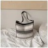 Bolso de hombro o axila grande de lados blandos, simple y casual para mujer, nuevo bolso cruzado tipo cubo de moda 2026 para ir al trabajo