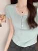 Camiseta de Manga Corta para Mujer Estilo Coreano Color Sólido Cuello Semi Abierto Puntada de Encaje Hombro Derecho Top de Verano Delgado Estilo Hot Girl