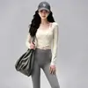 Conjunto de corrida fitness para mulheres, com um estilo suave, top de manga longa e calça atlética de alta elasticidade e modelagem slim, adequado para uso diário e yoga.