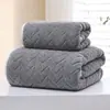 Juego de dos piezas de toalla de baño de coral, absorbente, suave, de secado rápido, para uso doméstico de adultos, toalla de baño grande, venta al por mayor de fábrica y personalización