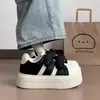 Zapatillas Deportivas Blancas Casuales Transpirables para Mujer con Suelas Gruesas y Correas de Velcro para el Viaje Diario, Modelo Nuevo para Primavera y Verano 2026