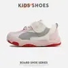 Sapatos Infantis para Meninos 2026 Primavera Novo Estilo Sapatos de Solado Macio Antiderrapantes de Calçar Fácil para Bebês Meninas Casuais Respiráveis Esportivos Sapatos para Crianças Pequenas